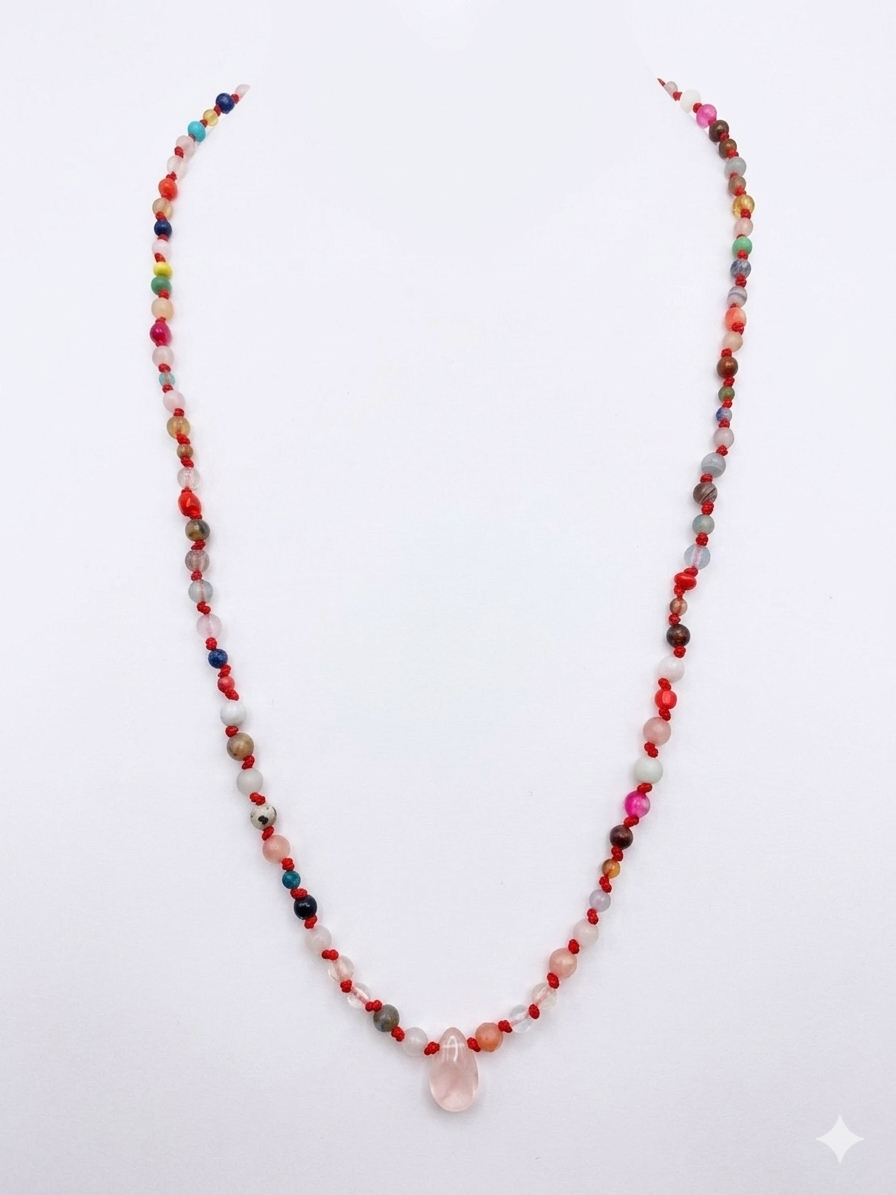 Collar de Protección y Armonía: Mini Cristales con Cuarzo Rosa (45 cm)